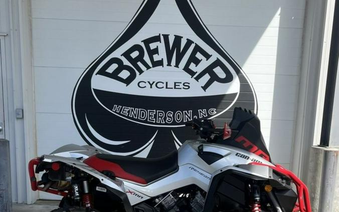 2026 Can-Am® Renegade X mr 1000 R Hyper Silver & Legion Red
