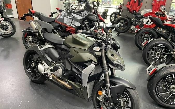 2023 Ducati Streetfighter V2 Storm Green