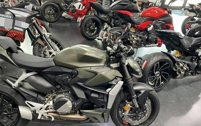 2023 Ducati Streetfighter V2 Storm Green