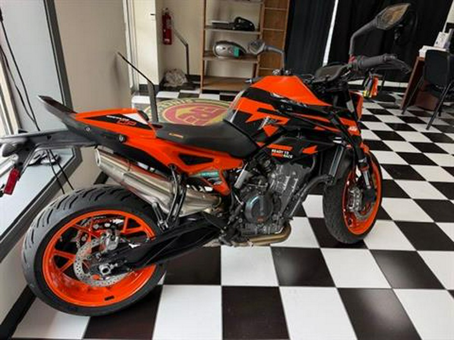 2022 KTM 890 Duke R