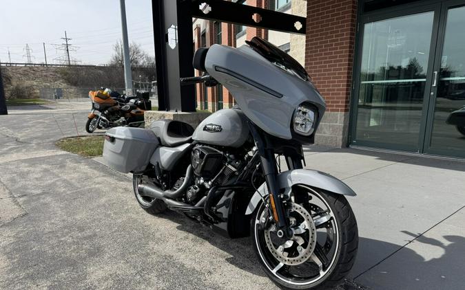2024 Harley-Davidson Street Glide Billiard Gray