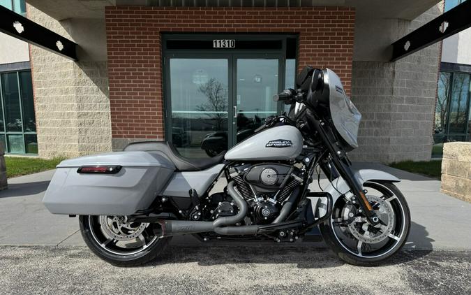 2024 Harley-Davidson Street Glide Billiard Gray