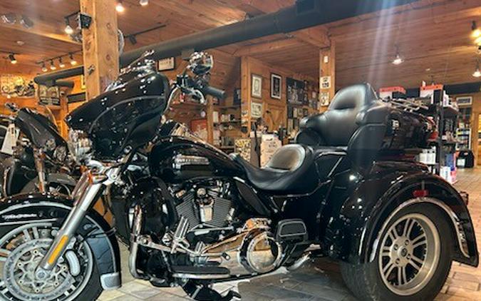 2017 Harley-Davidson Tri Glide Ultra Vivid Black