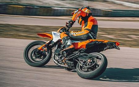 2025 KTM 390 SMC R