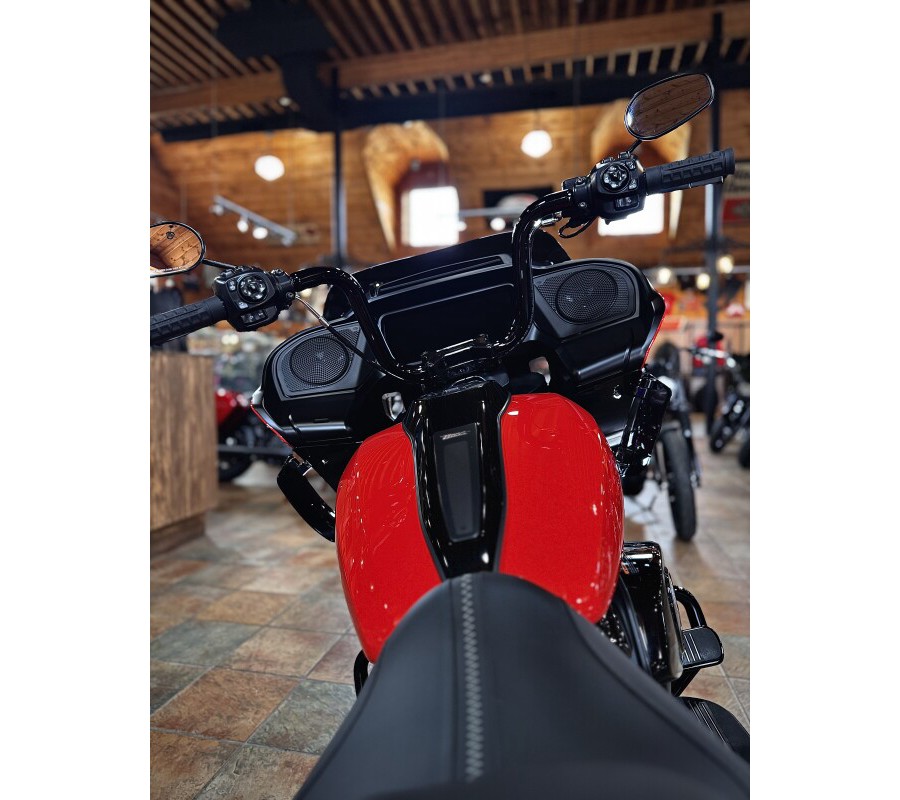 2026 Harley-Davidson® Road Glide® Blood Orange Black Trim