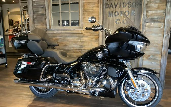 Harley-Davidson® Road Glide Limited 2026 FLTRXL T18-26 Vivid Black Chrome Trim
