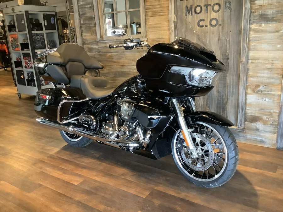 Harley-Davidson® Road Glide Limited 2026 FLTRXL T18-26 Vivid Black Chrome Trim