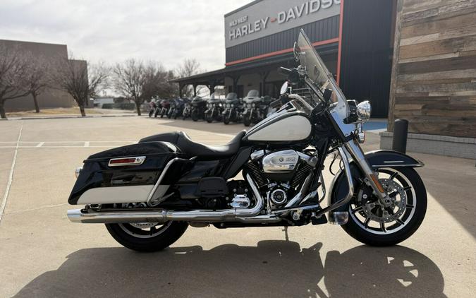 2022 Police Road King Vivid Black / Birch White / Silver pinstripe