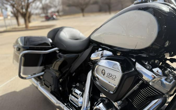 2022 Police Road King Vivid Black / Birch White / Silver pinstripe
