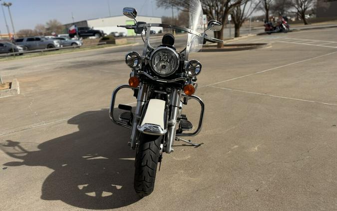 2022 Police Road King Vivid Black / Birch White / Silver pinstripe