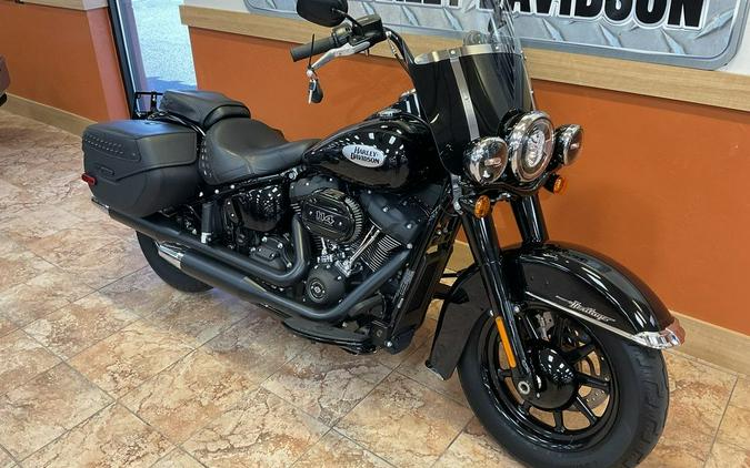 2022 Harley-Davidson® FLHCS - Heritage Classic 114