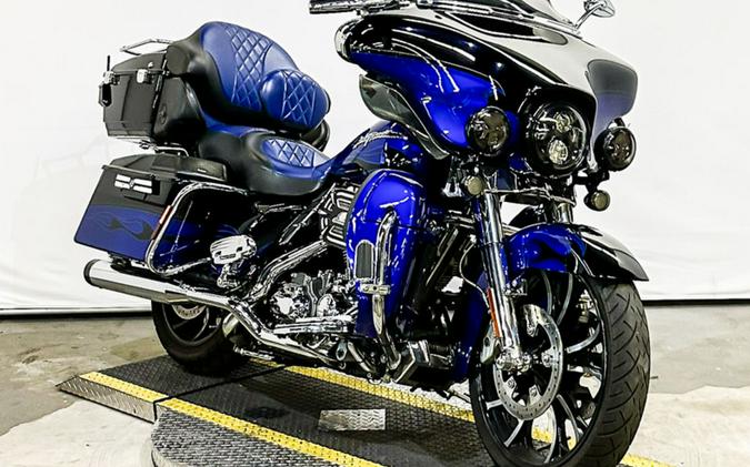 2011 Harley-Davidson® FLHTCUSE6 - CVO™ Ultra Classic® Electra Glide®