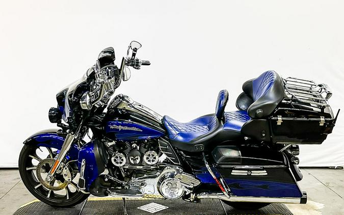 2011 Harley-Davidson® FLHTCUSE6 - CVO™ Ultra Classic® Electra Glide®