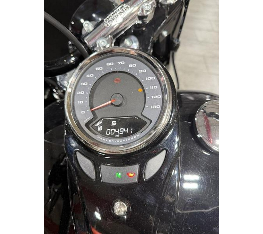 2025 Harley-Davidson® FLHC - Heritage Classic