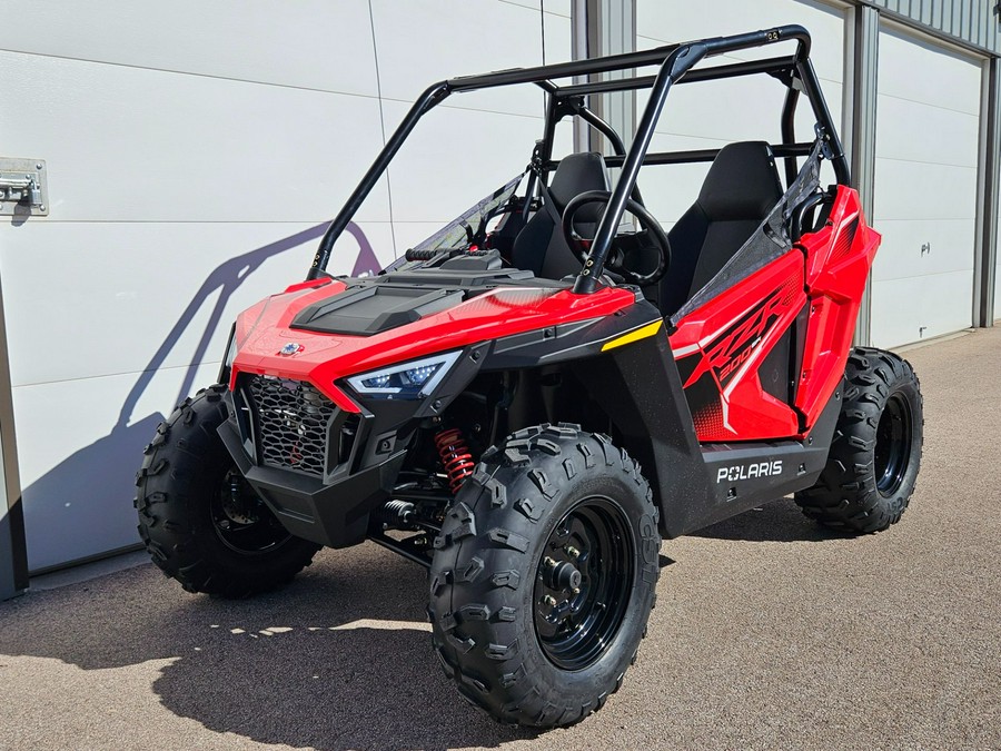 2025 Polaris RZR 200 EFI