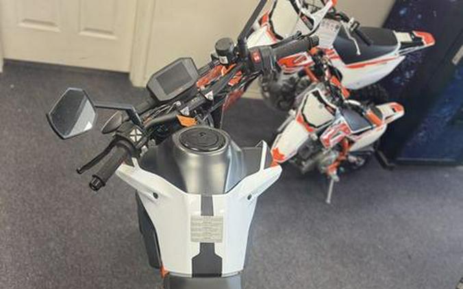 2021 KTM #890DUKER - UKT6480