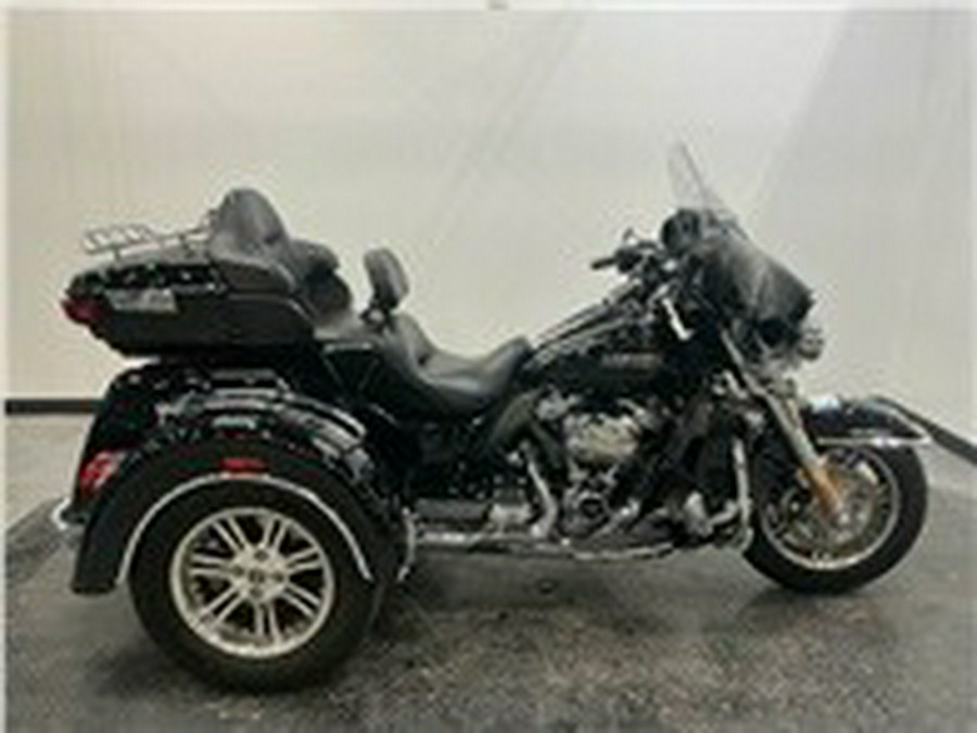 2019 Harley-Davidson Tri Glide Ultra Vivid Black