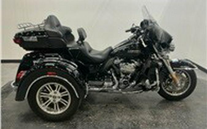 2019 Harley-Davidson Tri Glide Ultra Vivid Black