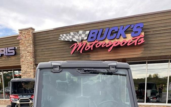 2026 Can-Am® Defender DPS CAB HD10