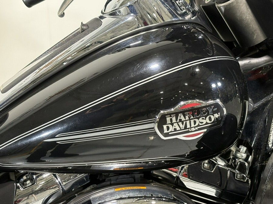 2010 Harley-Davidson® Electra Glide® Ultra Classic® Vivid Black