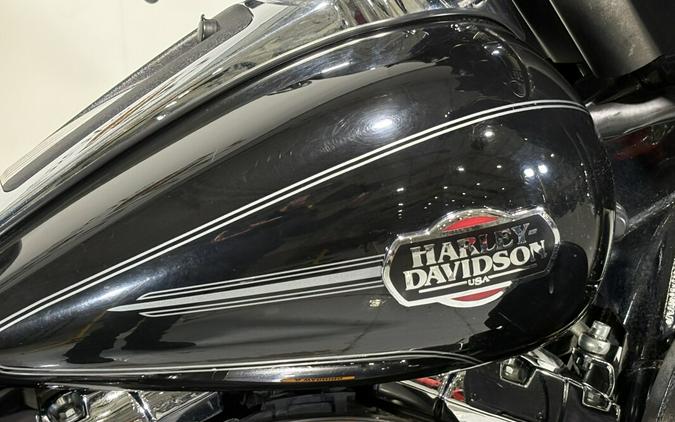 2010 Harley-Davidson® Electra Glide® Ultra Classic® Vivid Black
