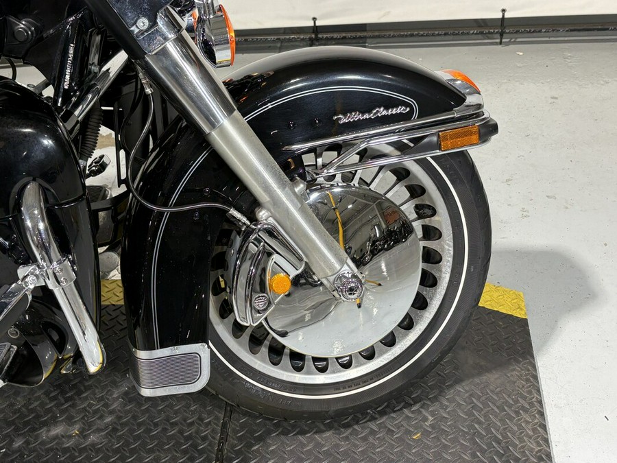 2010 Harley-Davidson® Electra Glide® Ultra Classic® Vivid Black