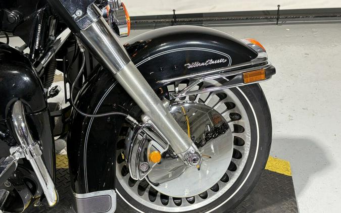 2010 Harley-Davidson® Electra Glide® Ultra Classic® Vivid Black