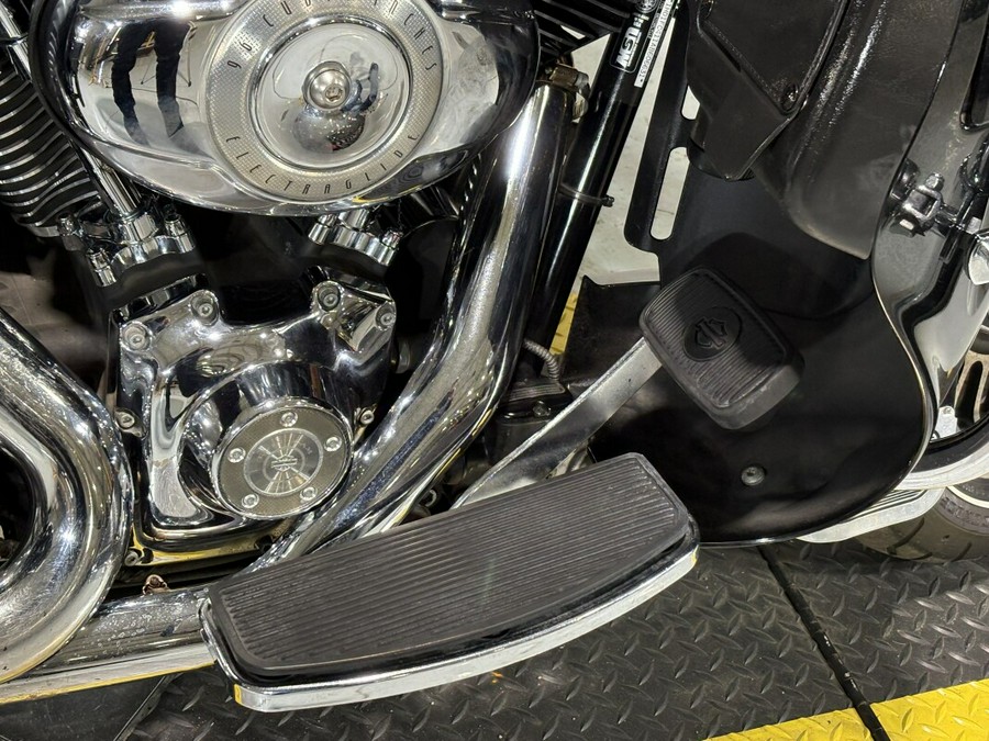 2010 Harley-Davidson® Electra Glide® Ultra Classic® Vivid Black