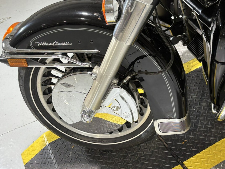 2010 Harley-Davidson® Electra Glide® Ultra Classic® Vivid Black