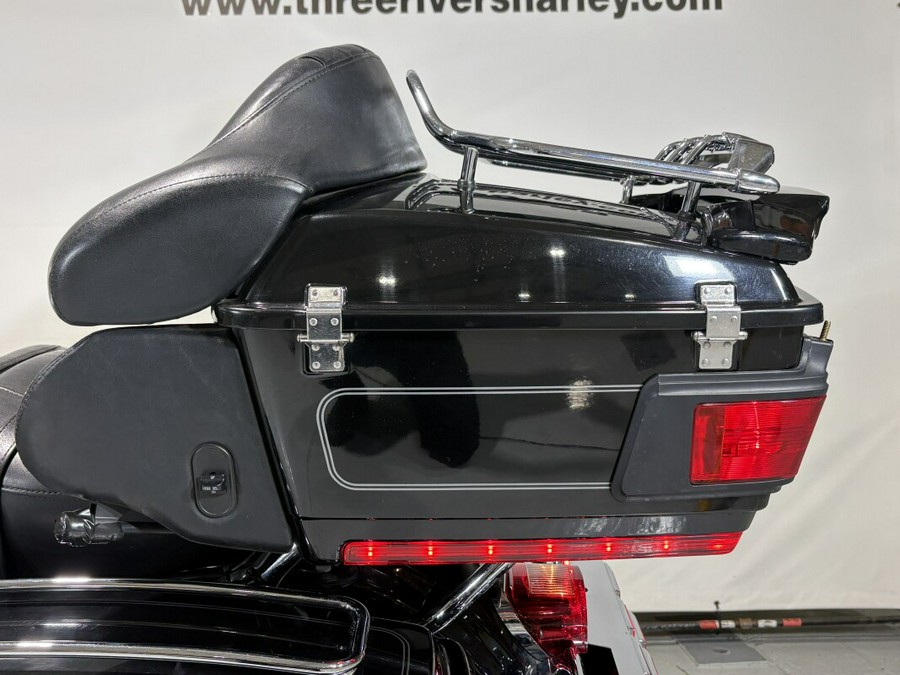 2010 Harley-Davidson® Electra Glide® Ultra Classic® Vivid Black