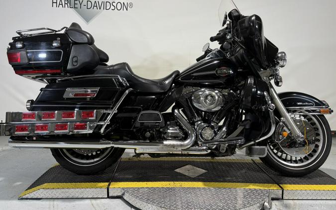 2010 Harley-Davidson® Electra Glide® Ultra Classic® Vivid Black