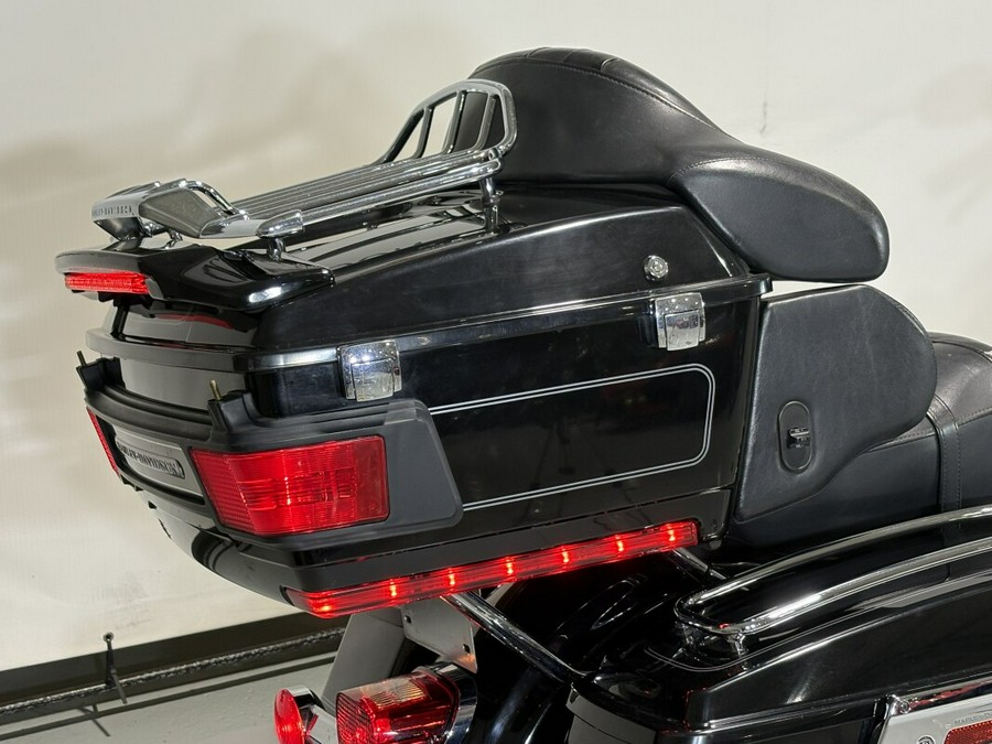 2010 Harley-Davidson® Electra Glide® Ultra Classic® Vivid Black