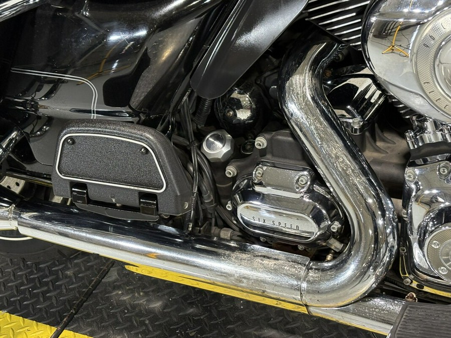 2010 Harley-Davidson® Electra Glide® Ultra Classic® Vivid Black