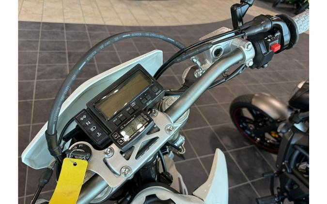 2023 Suzuki DR-Z400SM Base - Solid Special White No 2