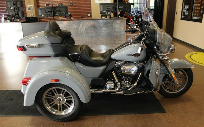 2024 Harley-Davidson® Tri Glide® Ultra Billiard Gray
