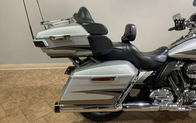 2017 Harley-Davidson Ltd Stardust & Palladium Silver FLHTKSE