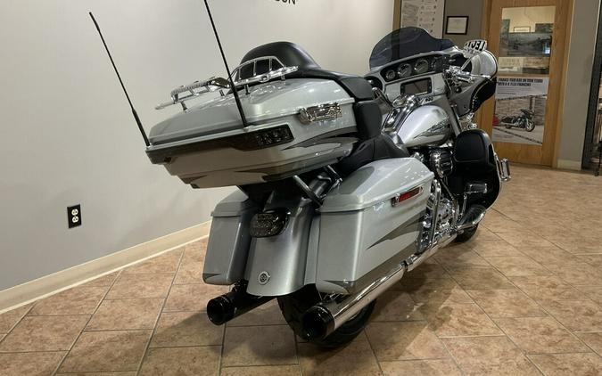 2017 Harley-Davidson Ltd Stardust & Palladium Silver FLHTKSE