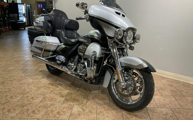 2017 Harley-Davidson Ltd Stardust & Palladium Silver FLHTKSE