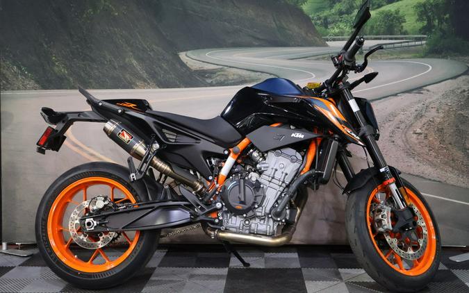 2023 KTM 890 Duke R