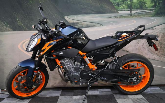 2023 KTM 890 Duke R