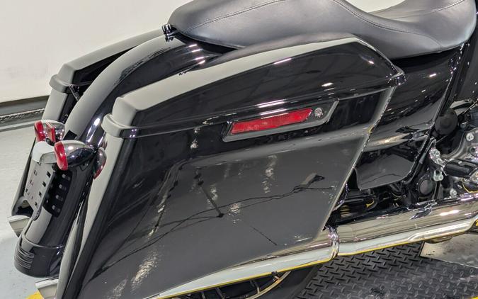 2023 Harley-Davidson® Road Glide® Special Vivid Black Trim Chrome