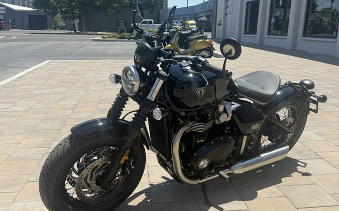 2026 Triumph Bonneville Bobber Jet Black