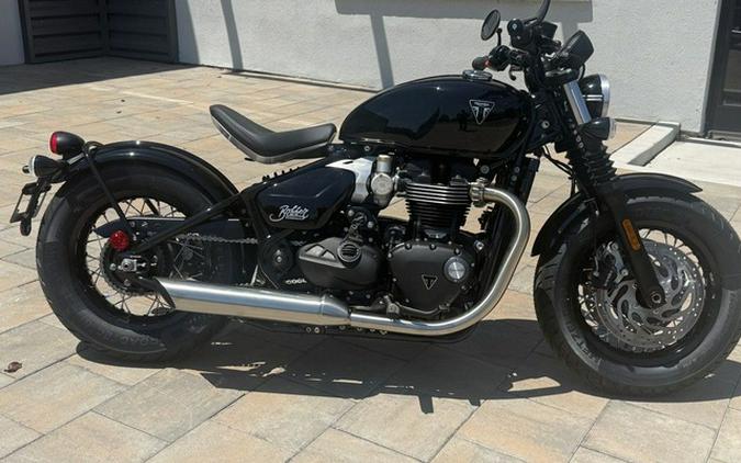 2026 Triumph Bonneville Bobber Jet Black