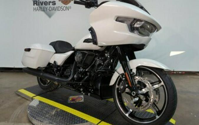 2024 Harley-Davidson Road Glide® White Onyx Pearl – Black Finish