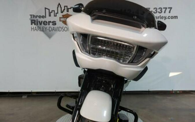 2024 Harley-Davidson Road Glide® White Onyx Pearl – Black Finish