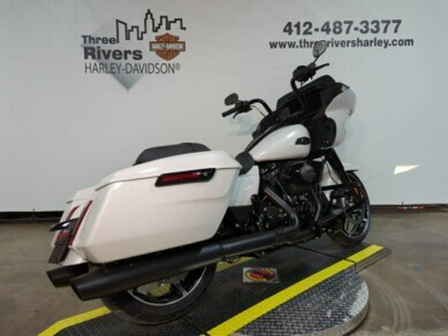 2024 Harley-Davidson Road Glide® White Onyx Pearl – Black Finish