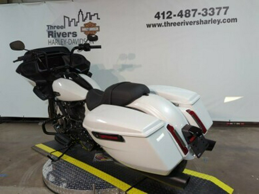 2024 Harley-Davidson Road Glide® White Onyx Pearl – Black Finish