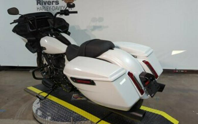 2024 Harley-Davidson Road Glide® White Onyx Pearl – Black Finish