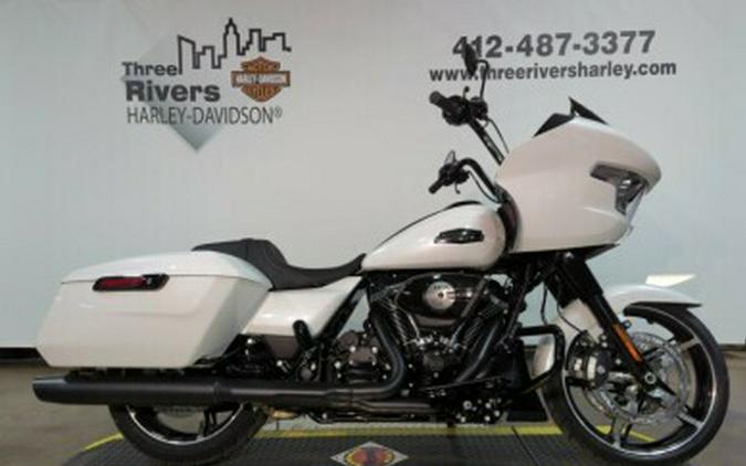 2024 Harley-Davidson Road Glide® White Onyx Pearl – Black Finish