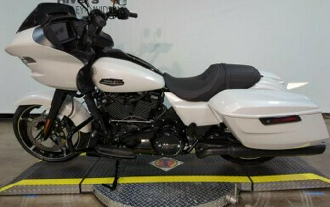 2024 Harley-Davidson Road Glide® White Onyx Pearl – Black Finish